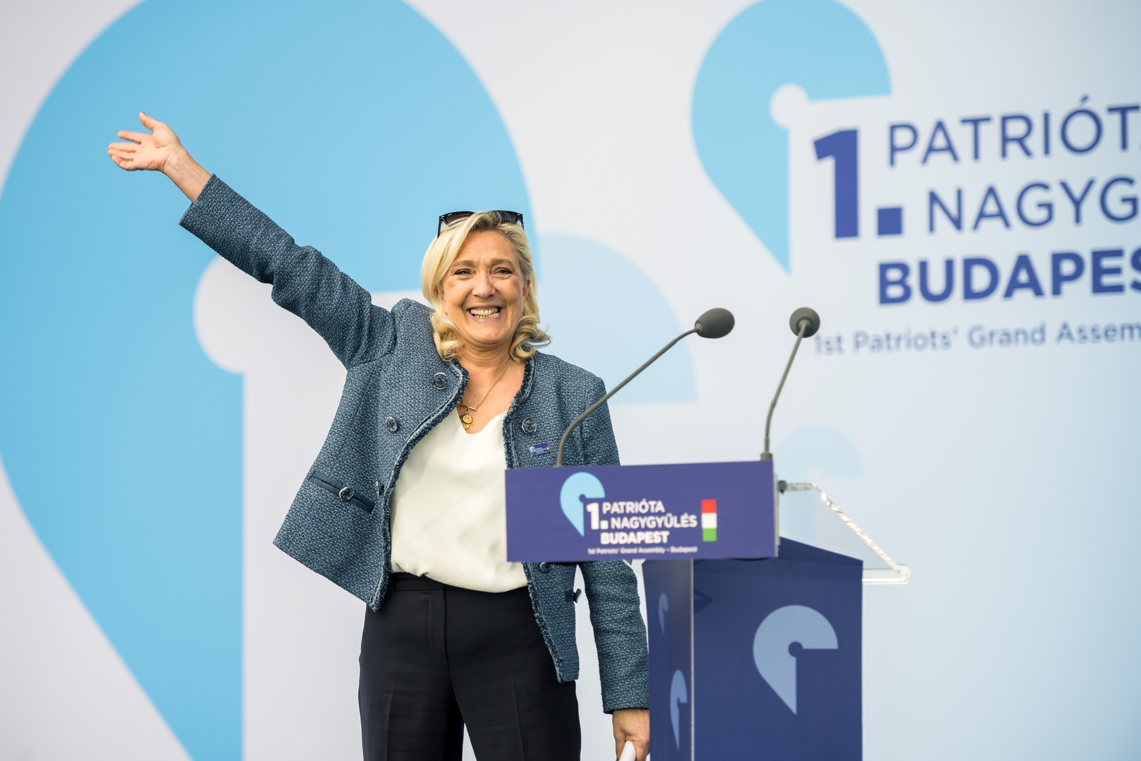 Marine Le Pen: Orbán Viktor nagyon bátor! - hirado.hu